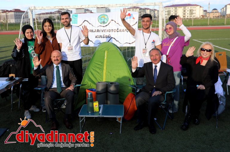 Ağrı Valisi Dr. Varol ile AİÇÜ Rektörü Prof. Dr. Karabulut öğrencilerle bir araya geldi2