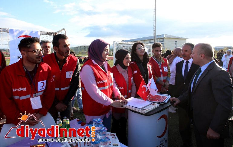 Ağrı Valisi Dr. Varol ile AİÇÜ Rektörü Prof. Dr. Karabulut öğrencilerle bir araya geldi3