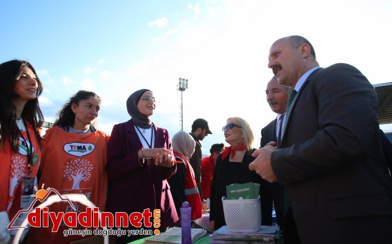Ağrı Valisi Dr. Varol ile AİÇÜ Rektörü Prof. Dr. Karabulut öğrencilerle bir araya geldi4