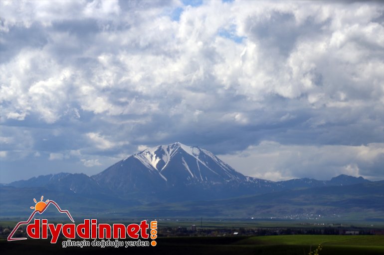 Ağrı'ın yüksek noktaları mayısın son günlerinde beyaza büründü