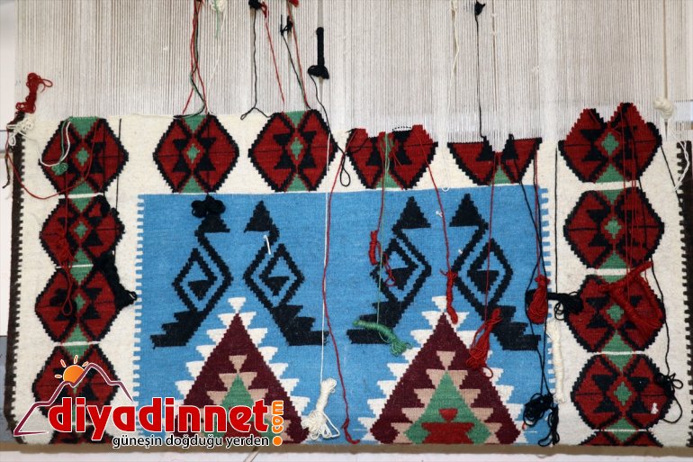 göz el motiflerini kilimlere Anadolu nuru Ağrılı emeği kadınlar işliyor 7