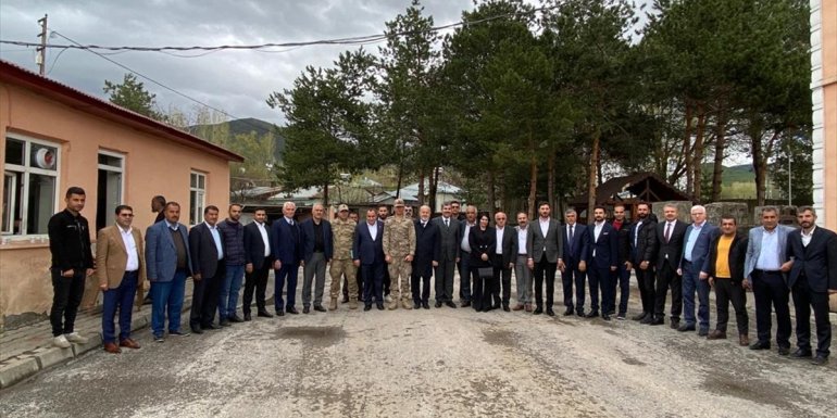 AK Parti Muş Milletvekili Şimşek, Varto'da vatandaşlarla bayramlaştı