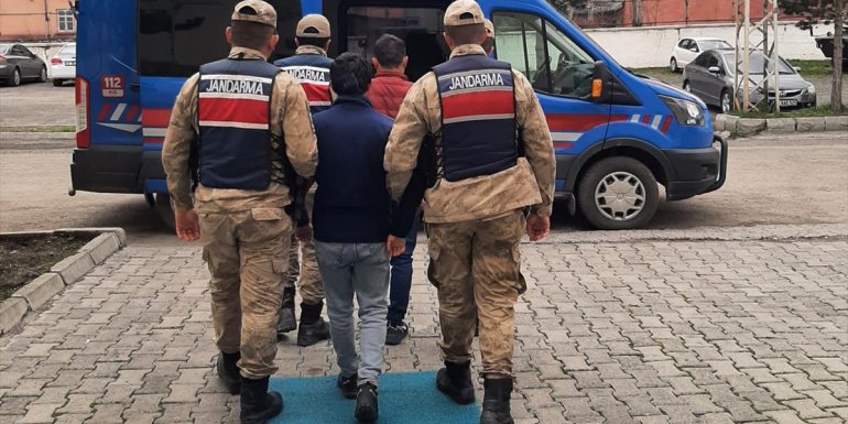 Ardahan'da 2 düzensiz göçmen yakalandı