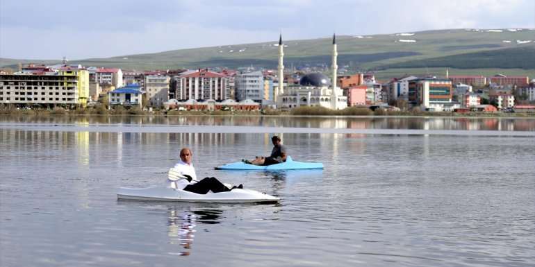 Ardahan'da debisi yükselen Kura Nehri'nde kano etkinliği