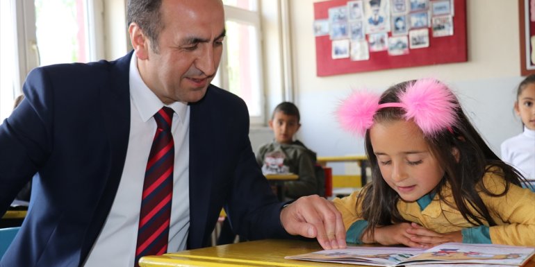 Bingöl Milli Eğitim Müdürü Yücel, köy okullarını ziyaret etti 1