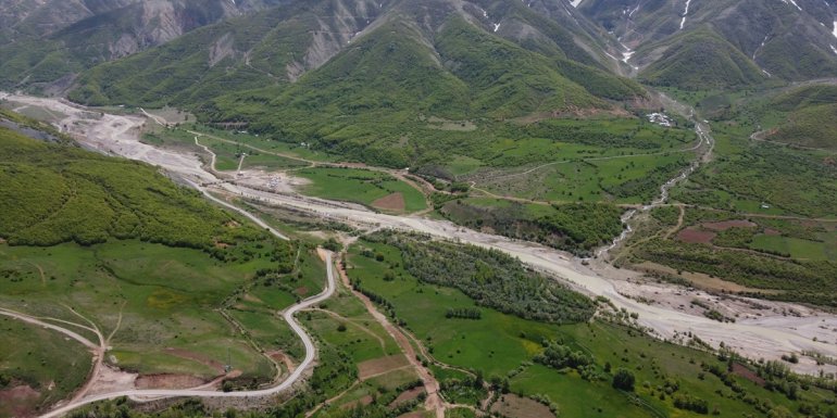 Bingöl'ün Yedisu ilçesinde ilkbahar güzelliği yaşanıyor