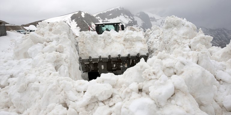 BİTLİS -Kardan kapanan Nemrut Krater Gölü
