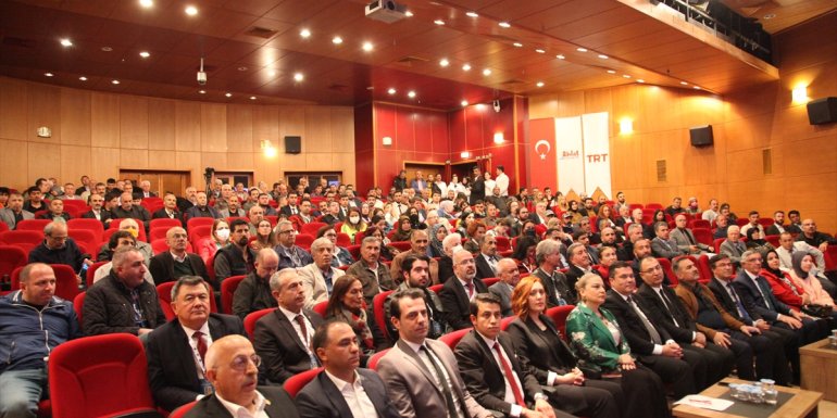 Bitlis'te tarihçi ve arkeolog Karamağaralı çiftini anlatan belgeselin galası yapıldı