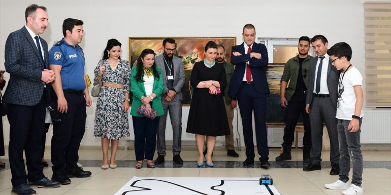 Çatak'ta robotik ve kodlama sergisi açıldı