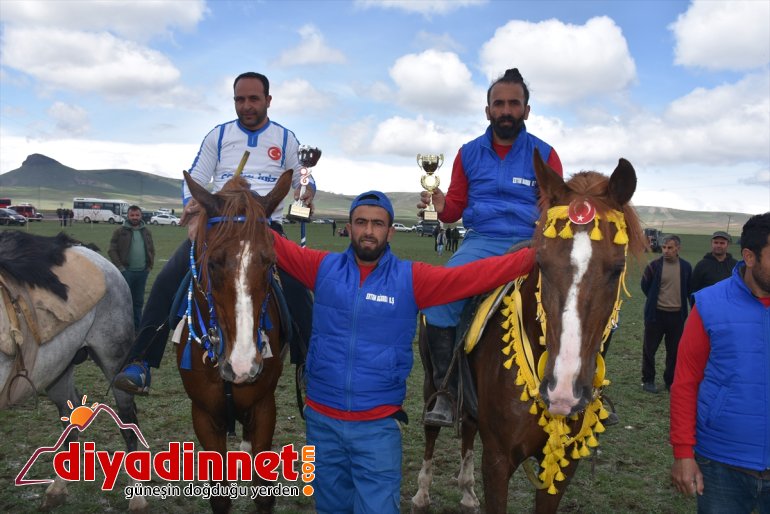 at kez bu koşturdu Ciritçiler ovada yeşil 12