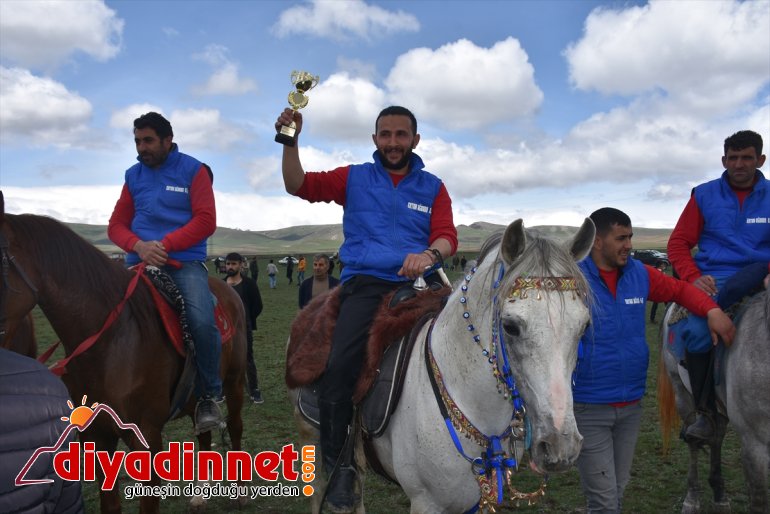 yeşil bu koşturdu Ciritçiler ovada kez at 9
