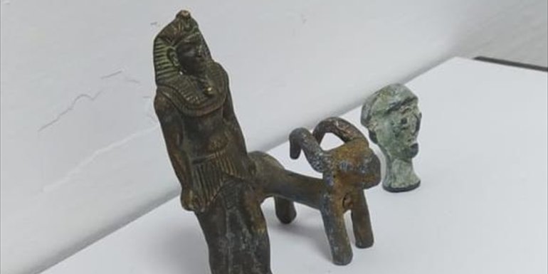 Diyarbakır'dan Van'a getirdiği tarihi eserleri satarken yakalandı