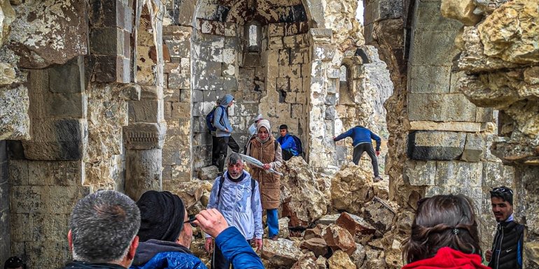 Doğaseverler ve fotoğraf tutkunları Adilcevaz'ın tarihi ve doğal güzelliklerini görüntüledi