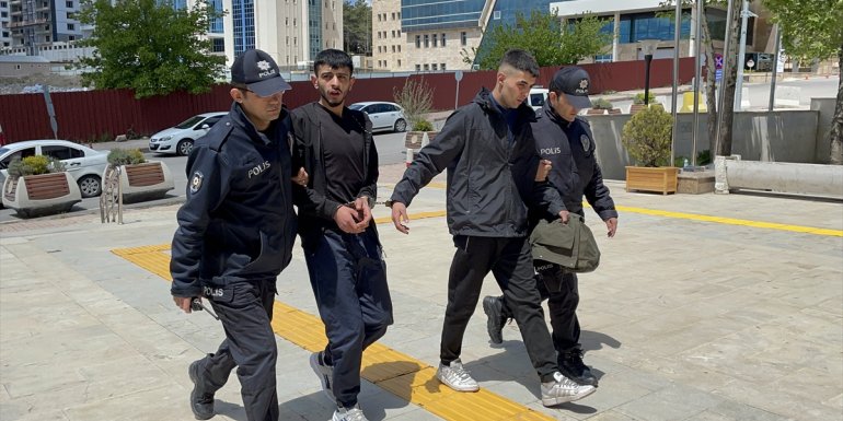 Elazığ'da biri suçüstü yakalanan 2 hırsızlık zanlısı gözaltına alındı