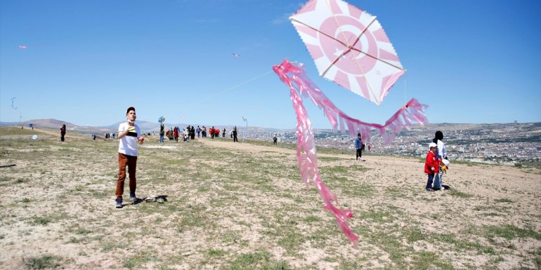 Elazığ'da engelli çocuklar uçurtma şenliğinde buluştu
