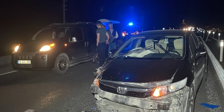 Elazığ'da otomobil ile hafif ticari aracın çarpıştığı kazada 5 kişi yaralandı