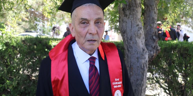 Ankara'da başladığı hukuk fakültesini 59 yıl sonra Erzincan'da tamamladı