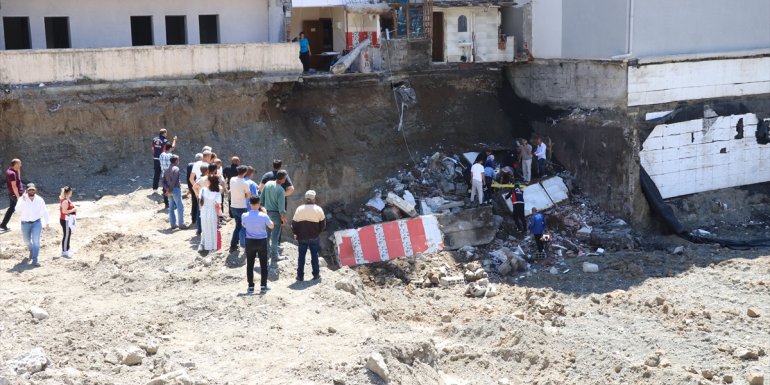 Erzincan'da bir otelin eklentisinin çökmesi sonucu 2 kişi yaralandı