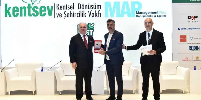 Erzurum Büyükşehir Belediye Başkanı Sekmen'e "Kültür Yolu Projesi" ödül getirdi