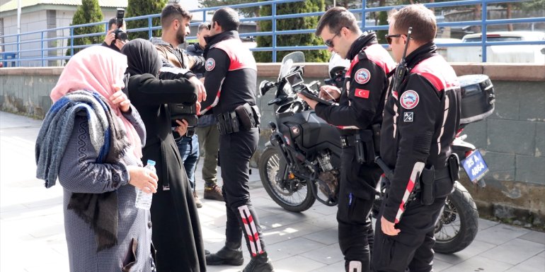 Erzurum'da polis ekipleri denetim ve uygulama yaptı