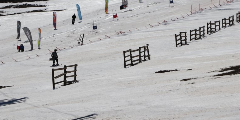 Palandöken'in zirvesinde babalara özel etkinlik düzenlendi