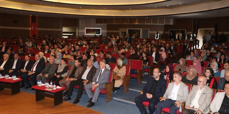 Erzurum'daki şiir şöleninde gönülden geçenler mısralara işlendi