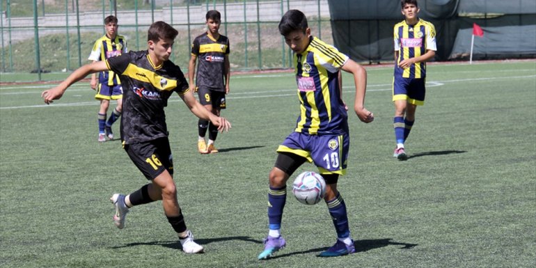Futbolda 18 Yaş Altı Türkiye Şampiyonası Malatya Grup maçları başladı1