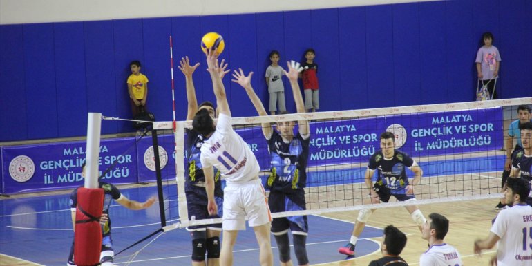 Genç Erkekler Türkiye Voleybol Şampiyonası Malatya'da sürüyor