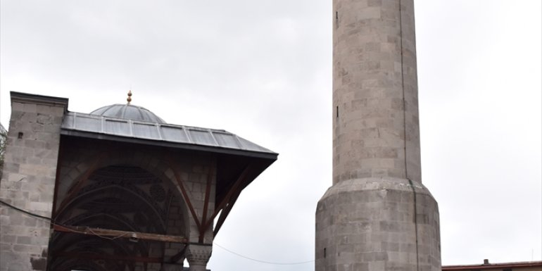 Erzurum'da otomobilin çarpması sonucu yaralanan 2 öğrenci öldü