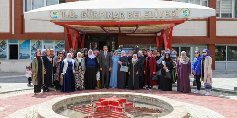 Gürpınar Belediyesi annelere için gezi düzenledi
