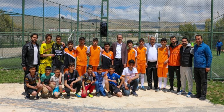 Gürpınar'da okullar arası futbol turnuvası başladı