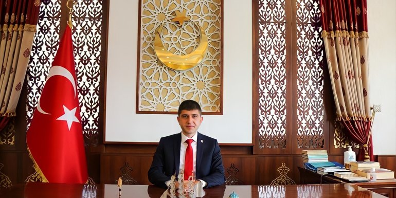 Gürpınar Kaymakamı Fatih Kayabaşı'ndan 19 Mayıs Atatürk'ü Anma, Gençlik ve Spor Bayramı mesajı