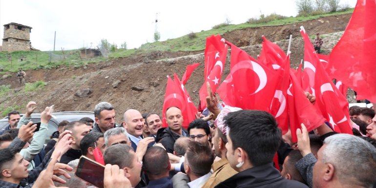 Bakan Soylu, Şemdinli Üzümkıran köyü sakinlerini Cumhurbaşkanı Erdoğan'la telefonda görüştürdü
