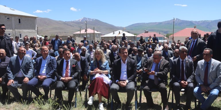 İBB Başkanı İmamoğlu, Van'da bir caminin temel atma törenine katıldı