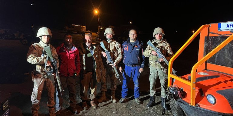 IĞDIR - Kar nedeniyle yaylada mahsur kalan çiftçi kurtarıldı1