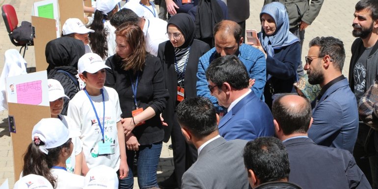 Karlıova'da 4006 TÜBİTAK Bilim Fuarı düzenlendi