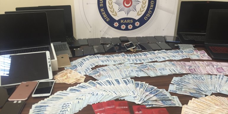 Kars merkezli 4 ilde dolandırıcılık şebekesine yönelik operasyonda 15 kişi yakalandı1
