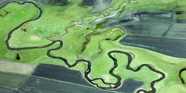 Kars'ta oluşan menderesler helikopterden görüntülendi