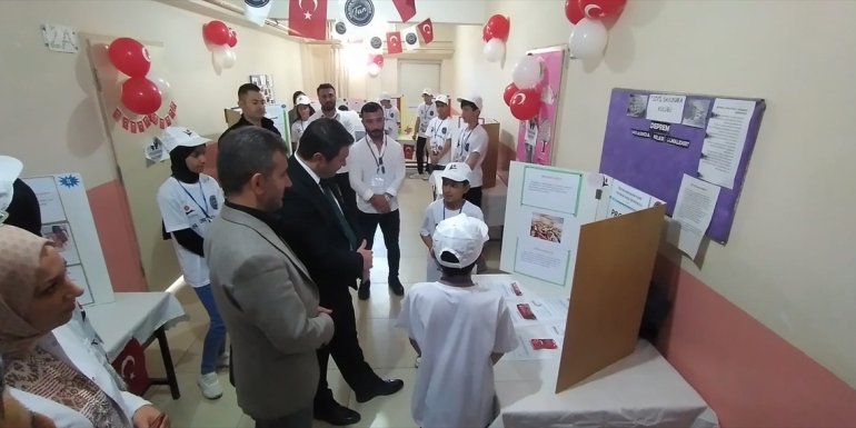 Korkut'ta bilim fuarı açıldı