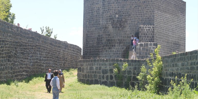 Korkutlu öğrenciler Malazgirt ve Ahlat'ın tarihi yerlerini gezdi
