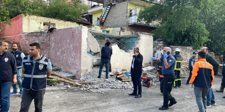 Malatya'da çöken duvarın altında kalan 1 kişi öldü, 1 kişi yaralandı