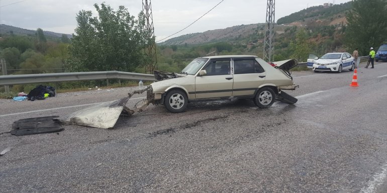 Malatya'da otomobilin refüje çarpması sonucu 3 kişi yaralandı
