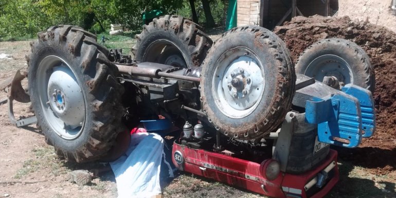 Malatya'da traktörün altında kalan sürücü öldü