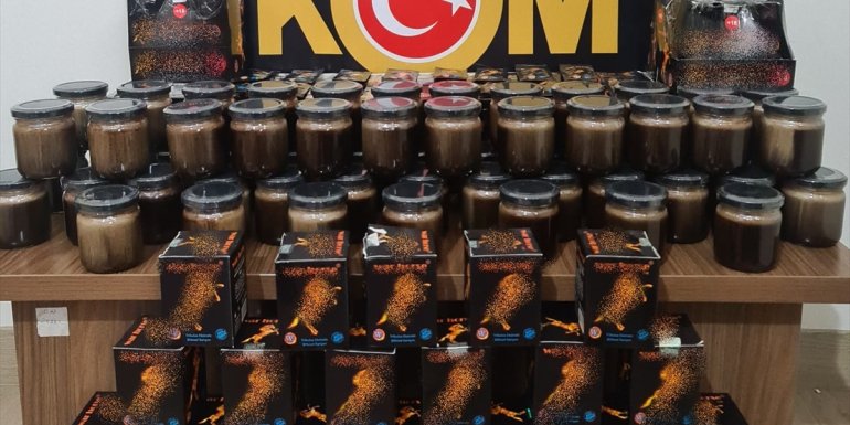 Malatya'da uyuşturucu madde ile cinsel içerikli ürün ele geçirildi