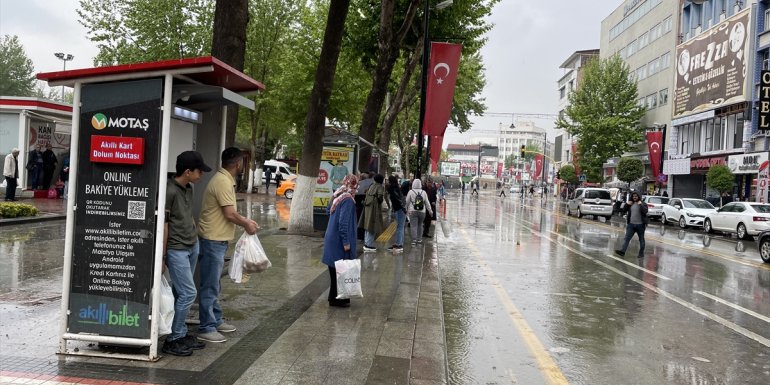 Malatya'da dolu ile karışık yağmur etkili oldu