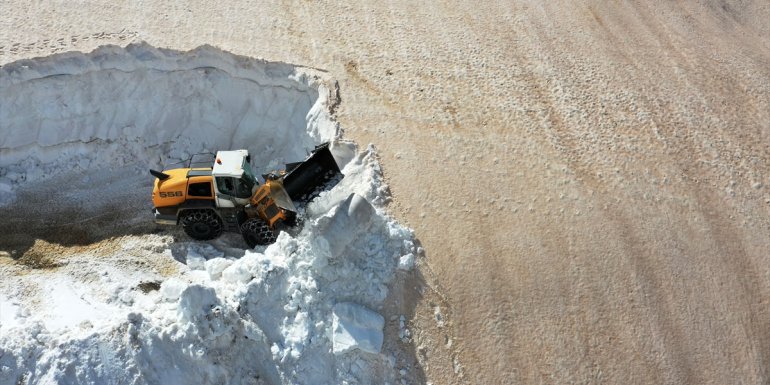 MUŞ - Köylülerin alternatif olarak kullandığı yol bir haftada açıldı1