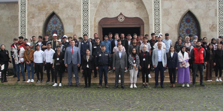 Muş'ta öğrenciler Malazgirt ilçesinde tarihi yerleri gezdi