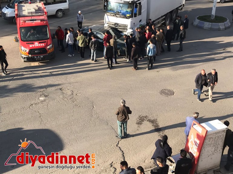 Şerit takip kuralını ihlal eden sürücü kamyona çarptı2