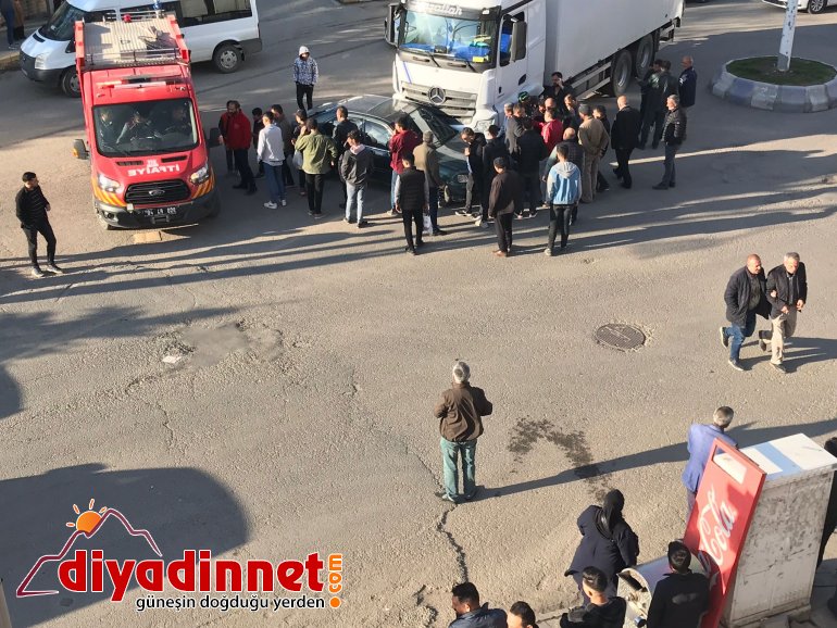 Şerit takip kuralını ihlal eden sürücü kamyona çarptı3