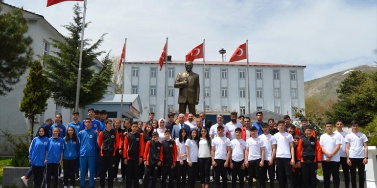 Tatvan'da Gençlik Haftası törenle başladı